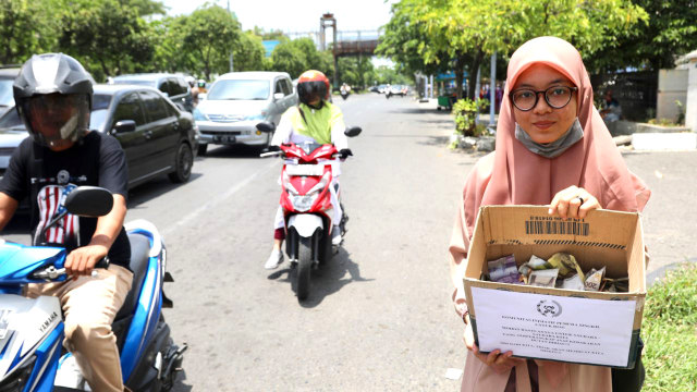 Mahasiswa Aceh menggalang dana untuk korban asap Riau. Foto: Suparta/acehkini