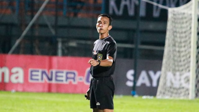 Wasit pemimpin laga Borneo FC vs Madura United. Foto: Dok. Madura United (Instagram)