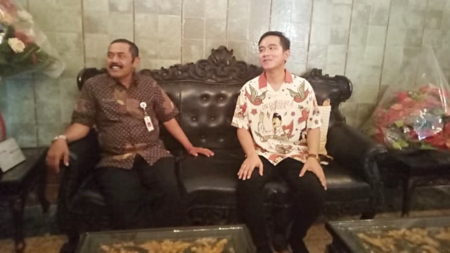 Gibran Rakabuming Raka (kanan) saat bertemu dengan Ketua DPC PDIP Solo F.X. Hadi Rudyatmo di Solo, Jawa Tengah, Rabu (18/9). Foto: kumparan 