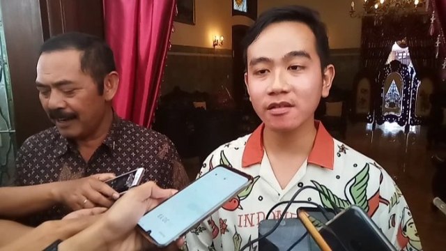 Gibran Temui FX Rudy, Diskusi Syarat Pencalonan Walkot Solo dari PDIP (1023031)