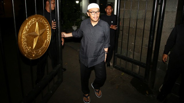 Menpora Imam Nahrawi bersiap untuk memberikan keterangan kepada wartawan terkait penetapan dirinya sebagai tersangka baru kasus dugaan korupsi oleh KPK di Widya Chandra III, Jakarta, Rabu (18/9/2019). Foto: ANTARA FOTO/Rivan Awal Lingga