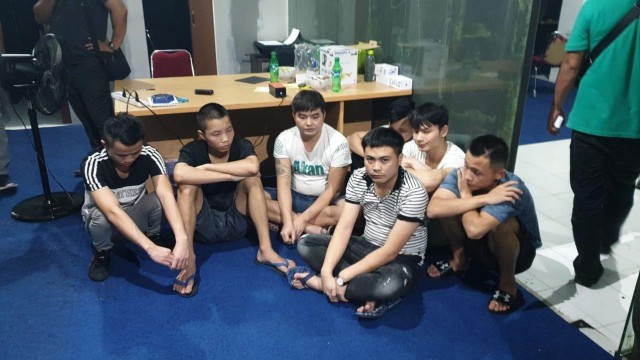 Sejumlah Warga Negara Asing (WNA) yang ditangkap di Kepulauan Riau.   Foto: Dok. Istimewa