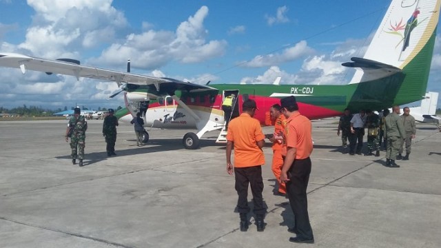 Tim SAR gabungan melakukan pencarian hari ke-2 pesawat jenis Twin Otter. (Dok: Humas Polda Papua) 