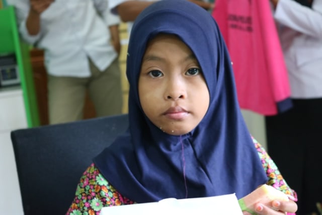 Anak perempuan yang ditemukan telantar di bawah jembatan Lamnyong, Kota Banda Aceh. Foto: Dok. Dinsos Aceh