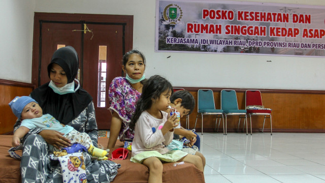 Foto: Menderita ISPA Akibat Karhutla (1029700)