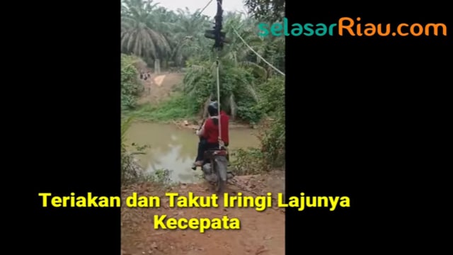 VIDEO flying fox motor di Desa Batang Kumu, Tambusai, Rokan Hulu, Riau.