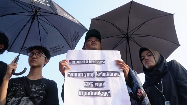 Tuntutan peserta aksi kamisan di depan Istana Presiden, Jakarta, Kamis (19/9/2019). Foto: Jamal Ramadhan/kumparan
