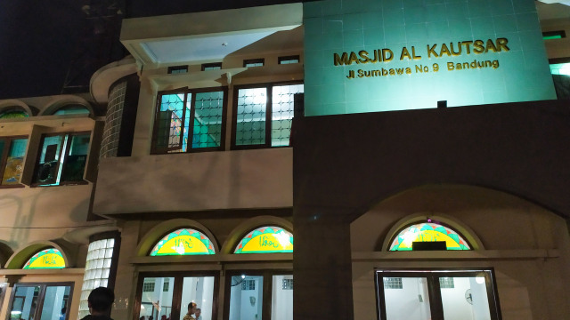 Masjid di kota Bandung belum kumandangkan azan serentak. Foto: Rachmadi Rasyad/kumparan