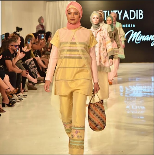 Tenun Balai Panjang Payakumbuh di ASC New York Fashion Week 2019 (272063)