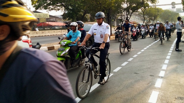 Makin Nyaman Bersepeda di Jalur Sepeda Jakarta (68451)