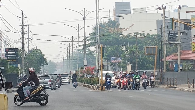 Kabut asap tipis menyelimuti Kota Banjarmasin pada Jumat (20/9/2019). Foto: Zahidi/banjarhits.id