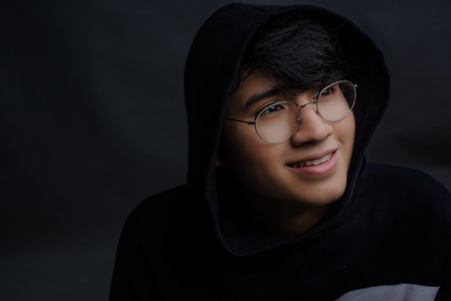 Single 'Tetap Santai' Yory Fortuna Tuai Pujian dari Afgan dan Rossa (228783)