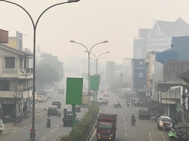 Kabut asap karhutla menjadi faktor utama meningkatnya ISPU di Kota Pontianak. Foto: Teri/Hi!Pontianak