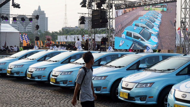 Taksi listrik milik bluebird yang dipajang dalam konferensi pers Jakarta Formula E-Prix di Lapangan Monas, Jakarta, Jumat (20/9/2019). Foto: Nugroho Sejati/kumparan