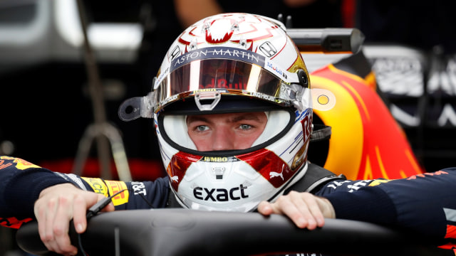 Max Verstappen sebelum mengikuti FP1 GP Singapura. Foto: Reuters/Tim Chong