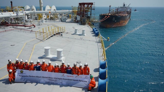 Pengapalan perdana minyak mentah Banyu Urip bagian ExxonMobil kepada Pertamina, Jumat (20/09/2019) di Surabaya.