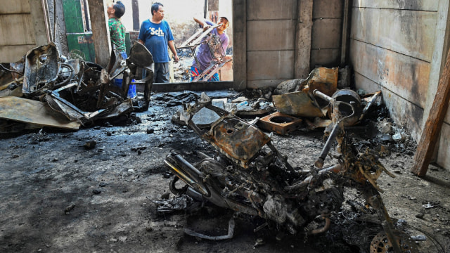 Foto: Api Hanguskan Permukiman Pasar Burung di Jatinegara (734364)