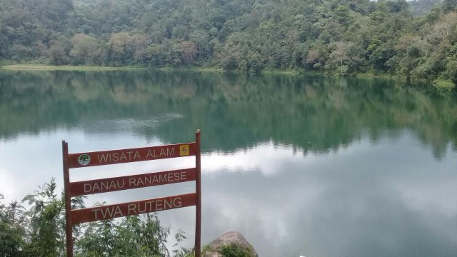 Wisata alam Danau Ranamese di Kabupaten Manggarai Timur. Foto: Istimewa.