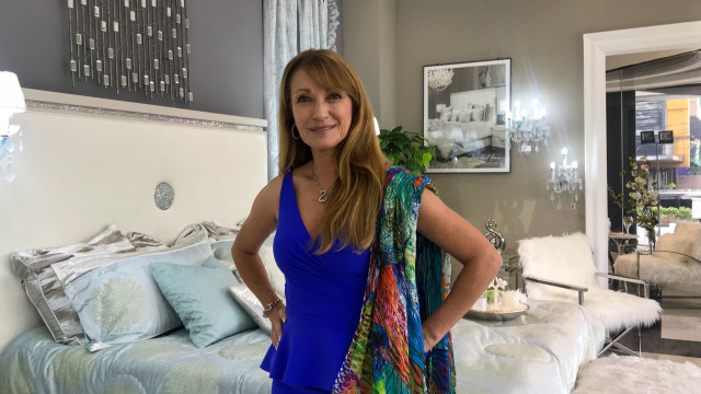 Jane Seymour di kawasan Kemang, Jakarta Selatan, Sabtu (21/9/2019). Foto: Regina Kunthi Rosary/kumparan