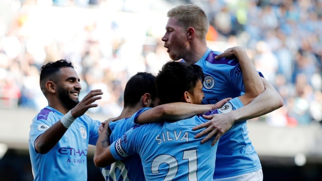 Pemain-pemain Manchester City merayakan gol ke gawang Watford. Foto: REUTERS/Phil Noble