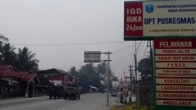 Kondisi kabut asap di Nagari Talang, Kecamatan Gunung Talang Kabupaten Solok (22/9/2019). Foto: ANTARA/Tri Asmaini