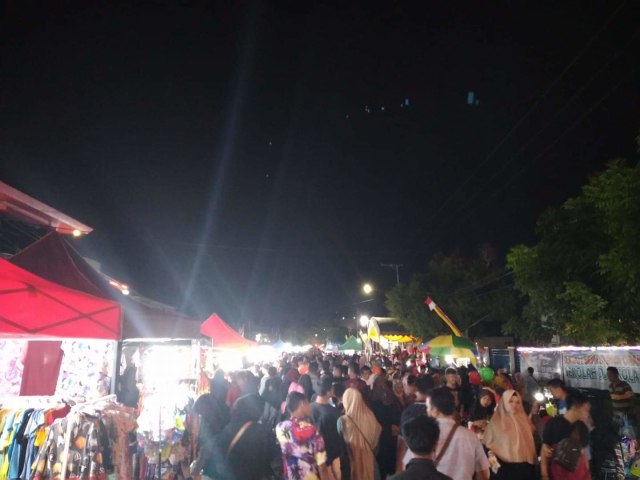 Warga memadati Pasar Malam Hasupa Hatagur di Kelurahan Mendawai, Pangkalan Bun. (Foto: Kelurahan Mendawai)