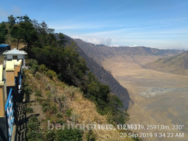 Jalur Pendakian Gunung Semeru Ditutup Total Akibat Kebakaran