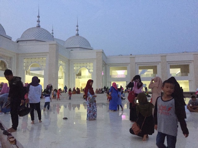 Baru Dibuka Senja di Masjid Agung II Batam Begitu Menawan