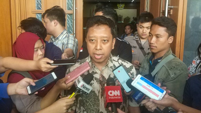 Mantan anggota DPR M Romahurmuziy alias Romy setelah sidang kasus dugaan korupsi di Pengadilan Tipikor Jakarta. Foto: Adhim Mugni Mubaroq/kumparan