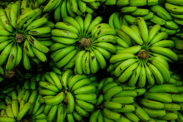 Ilustrasi pisang mentah Foto: Shutterstock