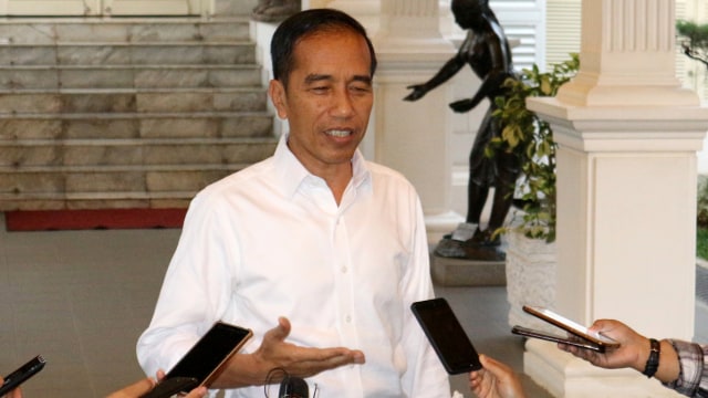 Presiden Joko Widodo menyampaikan tanggapan tentang situasi Wamena di Istana Merdeka, Jakarta, Senin (23/9/2019). Foto: ANTARA FOTO/Bayu Prasetyo