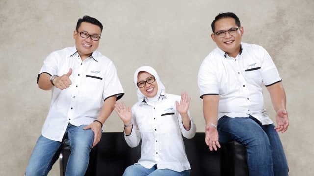 Direksi Perum Perindo: Direktur Utama Risyanto Suanda (kiri), Direktur Keuangan Arief Goentoro (kanan), Direktur Operasional Farida Mokodompit (tengah) Foto: dok. Perum Perindo