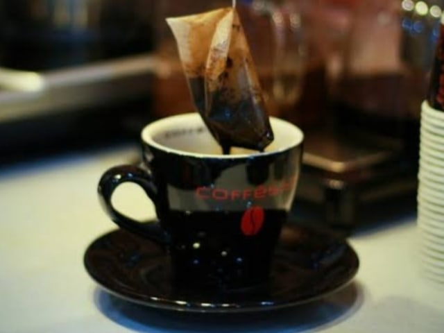 Pengelolaan kopi Pinogu Khas Gorontalo menjadi celup. Selasa, (24/9). Foto : istimewa