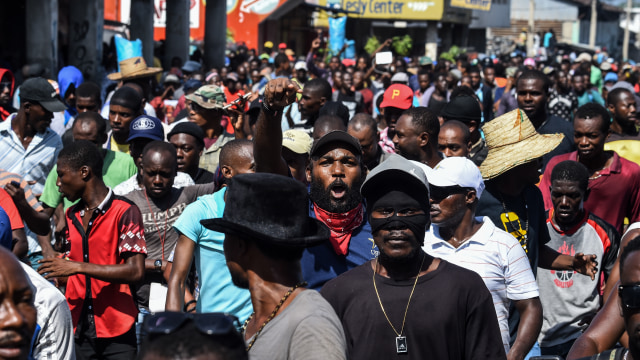 Bubarkan Demo Di Gedung DPR, Senator Haiti Lepaskan Tembakan | Kumparan.com