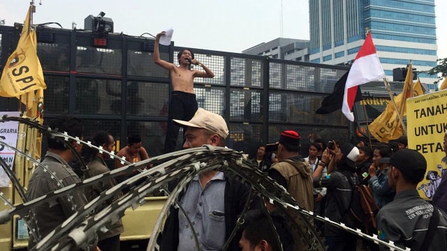 Unjuk Rasa Serikat Petani Indonesia menolak 5 Rancangan Undang-Undang. Foto: Ricky Febrian/kumparan