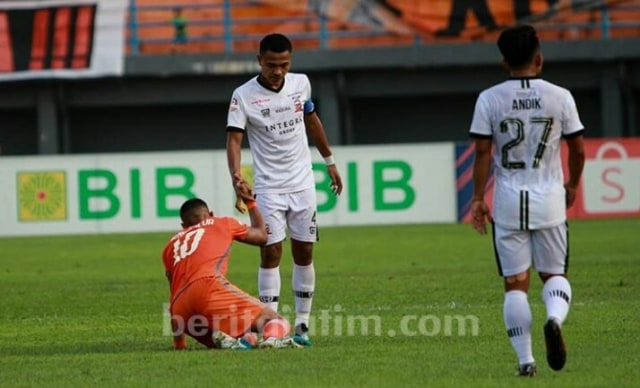 Jamu Persela, Duo Gelandang Madura United Absen