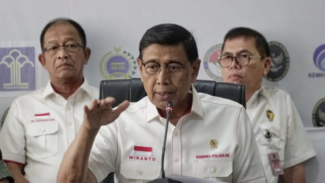 Menko Polhukam Wiranto memberikan keterangan pers di Gedung Kemenko Polhukam RI, Jakarta, Selasa (24/9). 
 Foto: Jamal Ramadhan/kumparan 