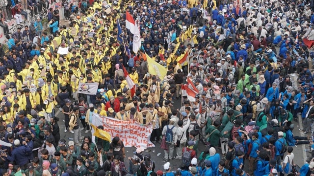 Ilustrasi. (Suasana massa mahasiswa saat demo di depan gedung DPR RI, Jakarta, pada Selasa (24/9/2019). Foto: Helmi Afandi/kumparan)