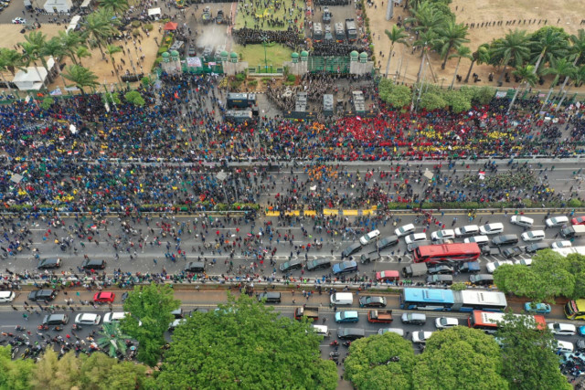 Suasana demo mahasiswa di depan gedung DPR RI, Jakarta Pusat, pada Selasa (24/9/2019). Foto: Aditia Noviansyah/kumparan