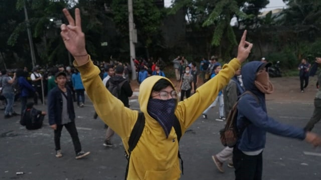 Duka Jurnalis Liputan Demo, Dilarang Merekam dan Alami Kekerasan (9516)