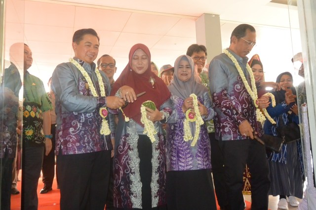 Wali Kota Banjarmasin Ibnu Sina (kiri) dan Wakilnya, Hermansyah (kanan) saat peresmian RSUD Sultan Suriansyah, Selasa (24/9/2019). Foto: Syahbani/banjarhits.id