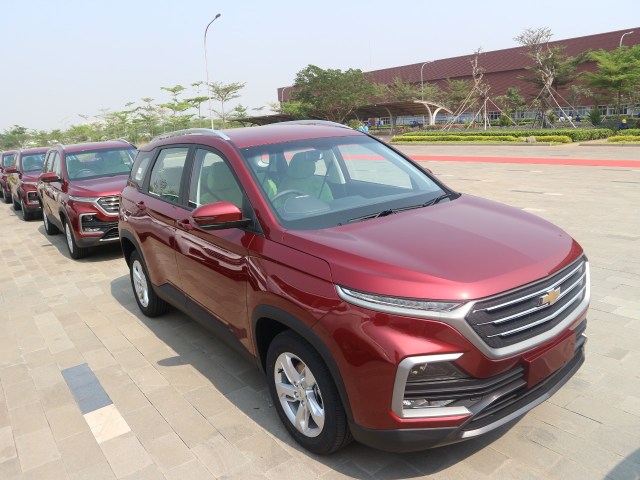 Wuling ekspor Almaz dengan emblem Chevrolet ke Thailand Foto: Ghulam M. Nayazri/kumparan