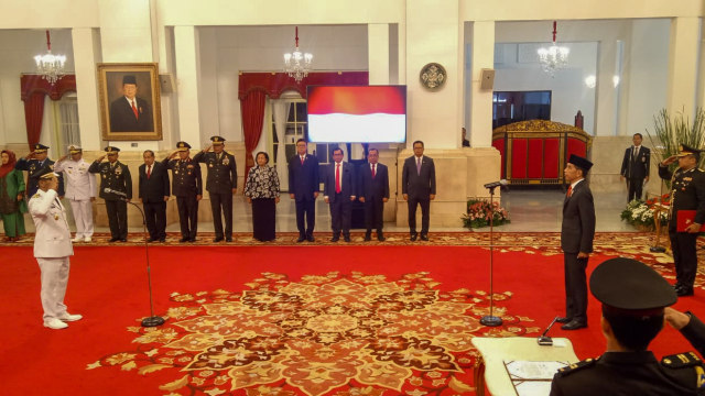 Jokowi resmi lantik Dedy Ermansyah sebagai Wagub Bengkulu di Istana Negara, Jakarta. Rabu (25/9/2019) Foto: Fahrian Saleh/kumparan