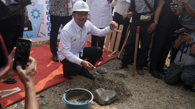 Gubernur Jawa Barat, Ridwan Kamil, hadiri ground breaking revitalisasi Kalimalang, Bekasi. Foto: Iqbal Firdaus/kumparan