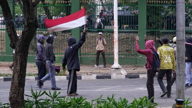 Kericuhan massa aksi siswa STM di sekitar Gedung DPR, Jakarta, Rabu (25/9/2019). Foto: Jamal Ramadhan/kumparan