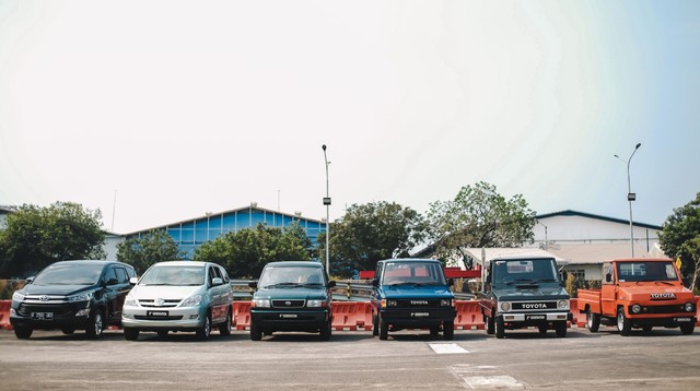 Toyota Kijang dari generasi ke generasi Foto: Bangkit Jaya Putra/kumparan