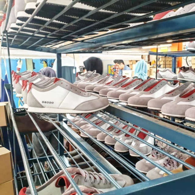 dr. Tirta: Sepatu Lokal Bisa Bersaing dengan Merek Luar (161314)