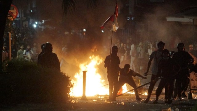 Massa bertahan di jalan tentara pelajar, Demo STM