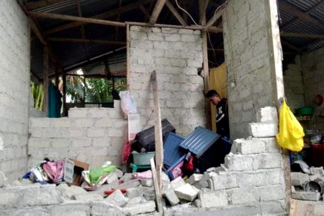 Rumah rusak berat di Desa Toisapu Kecamatan Leitimur Selatan akibat gempa di Ambon. Foto: Twitter/@BNPB_Indonesia