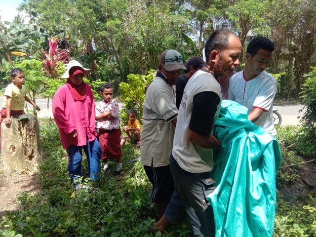 Salah satu warga Dusun Luhun meninggal dunia akibat tertimpa reruntuhan (Foto:ambonneisa)